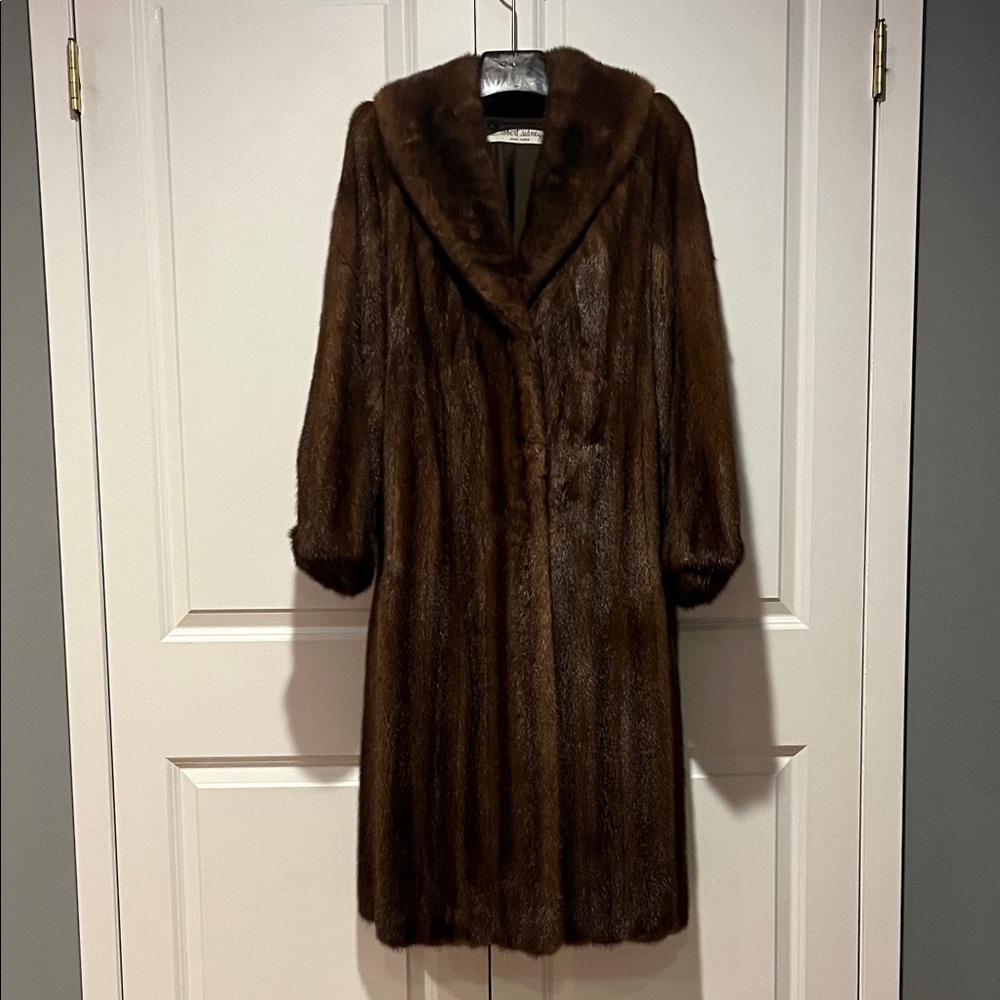 Elegant Brown Mink Fur Coat